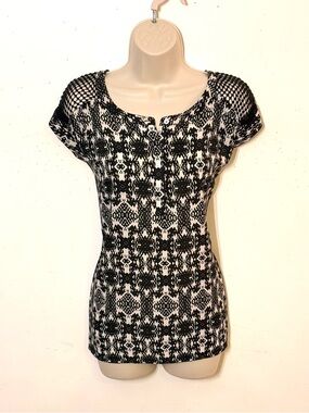Daniel Rainn Black & White Patterned Sleeveless Women's Top. Size M. EUC.